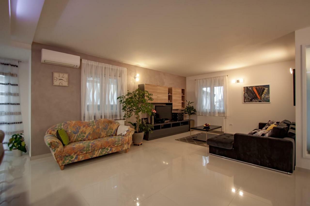 Apartma Nebo *